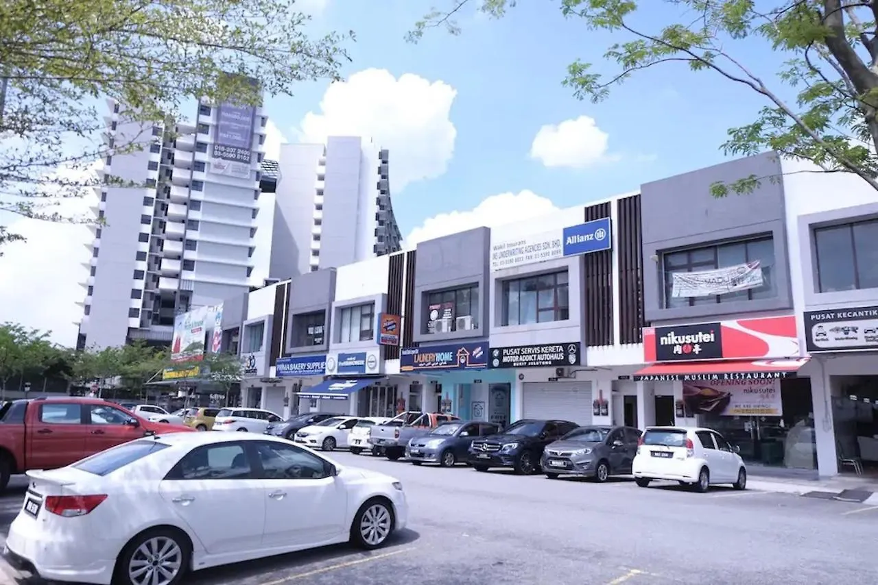 Suria Jelutong Studio By Beestay Shah Alam